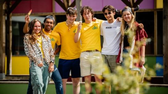 Groepsfoto van animatoren op het speelplein