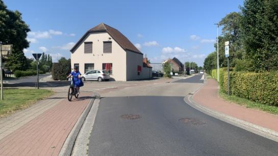 Foto van het kruispunt Nazarethstraat - Leeuwerikstraat