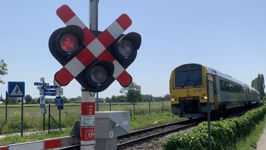 Spoorwegovergang in de Vossenholstraat