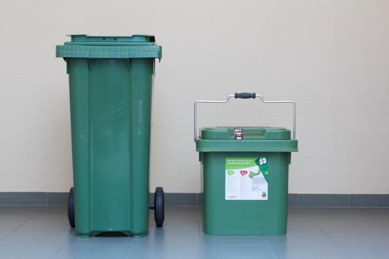 Grote (120 l) en kleine (40 l) gft-container.