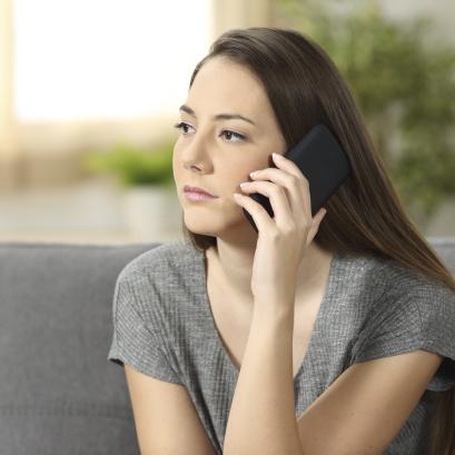 Vrouw telefoneert