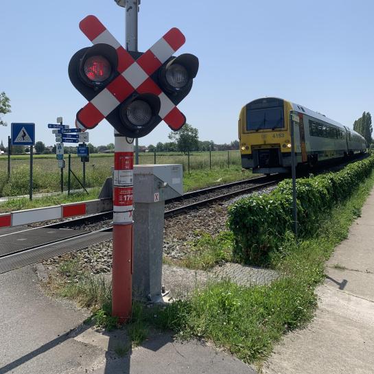 Spoorwegovergang in de Vossenholstraat
